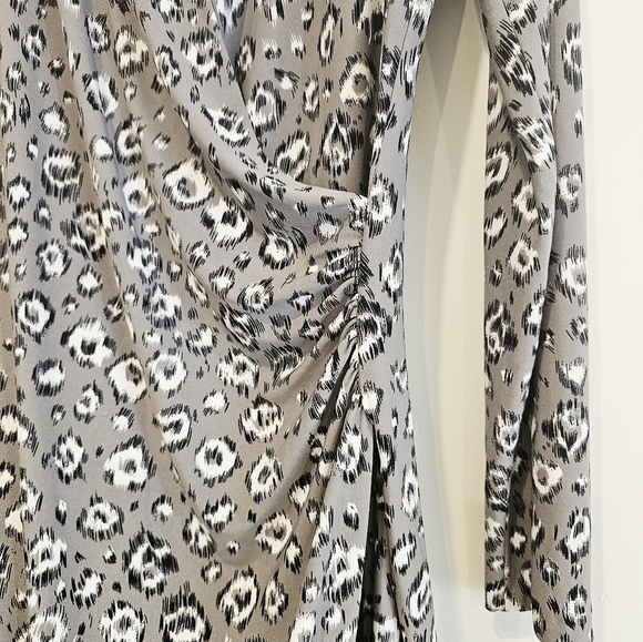 Norma Kamali Jersey Knit Gray And Black Leopard Print Wrap Women's Dress Size L - Picture 2 of 4